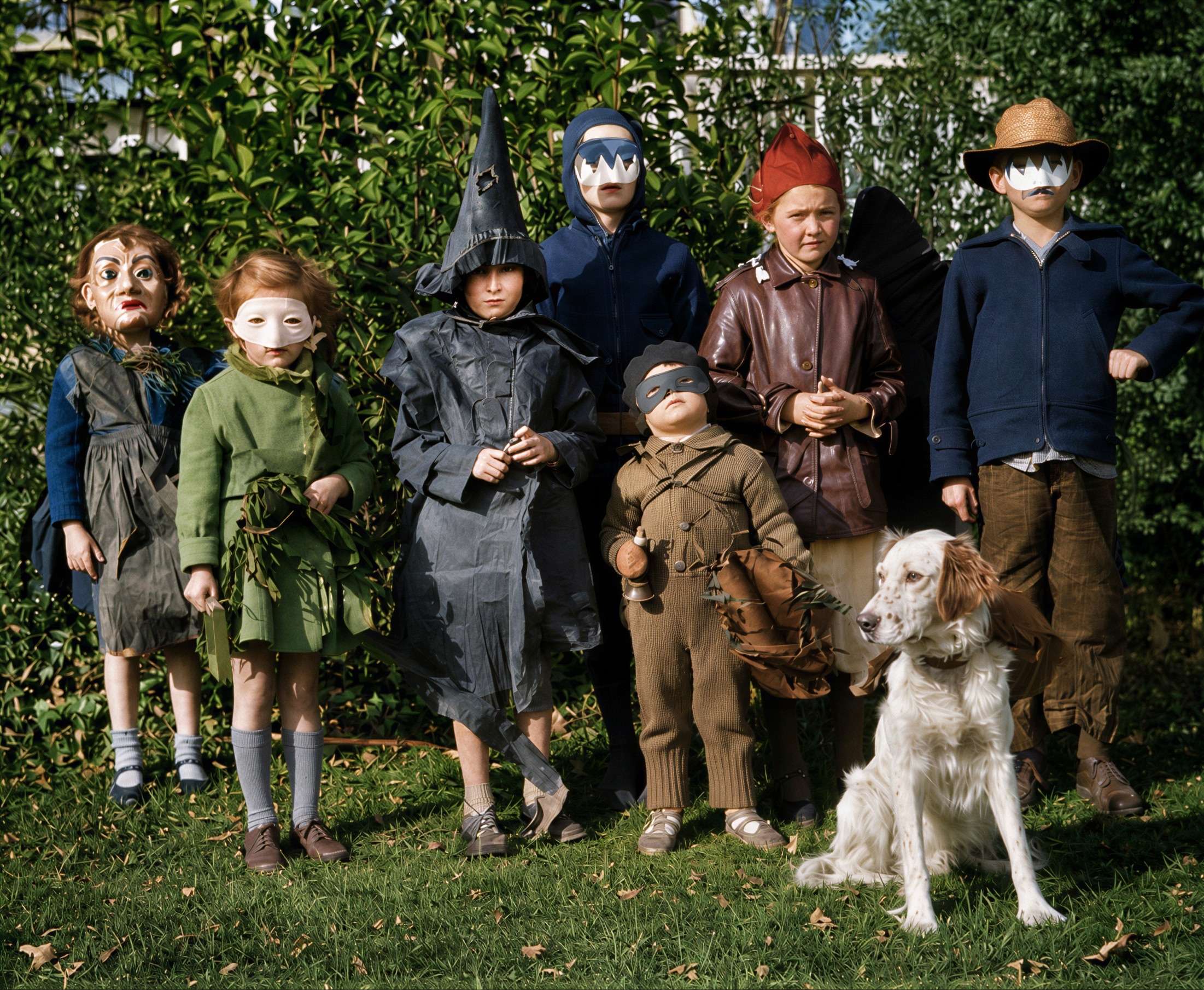 Halloween in the garden · 1946, full size restored with Forevi